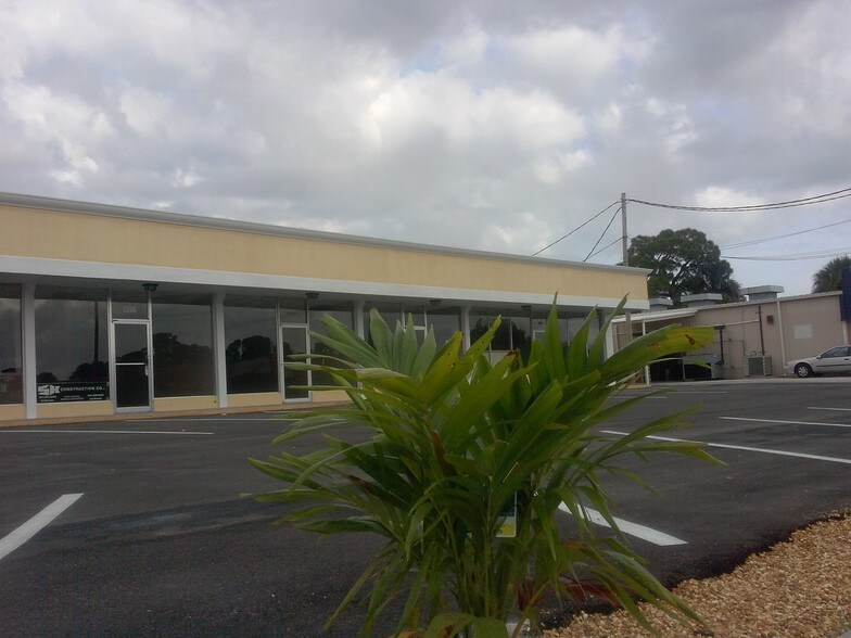 More Photos Of 2500-2512 S Hopkins Ave, Titusville Freestanding For Lease