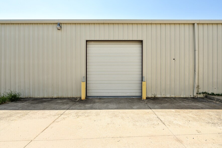 More Photos Of 412 Glade Ave, Oklahoma City Manufacturing For Lease