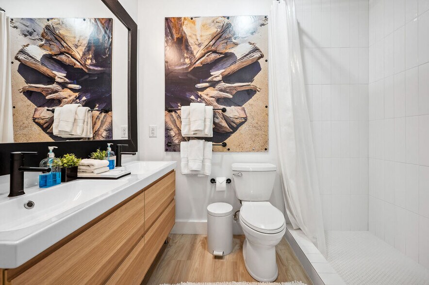 More Photos Of 13662 Red Arrow Hwy, Harbert Hotel For Sale