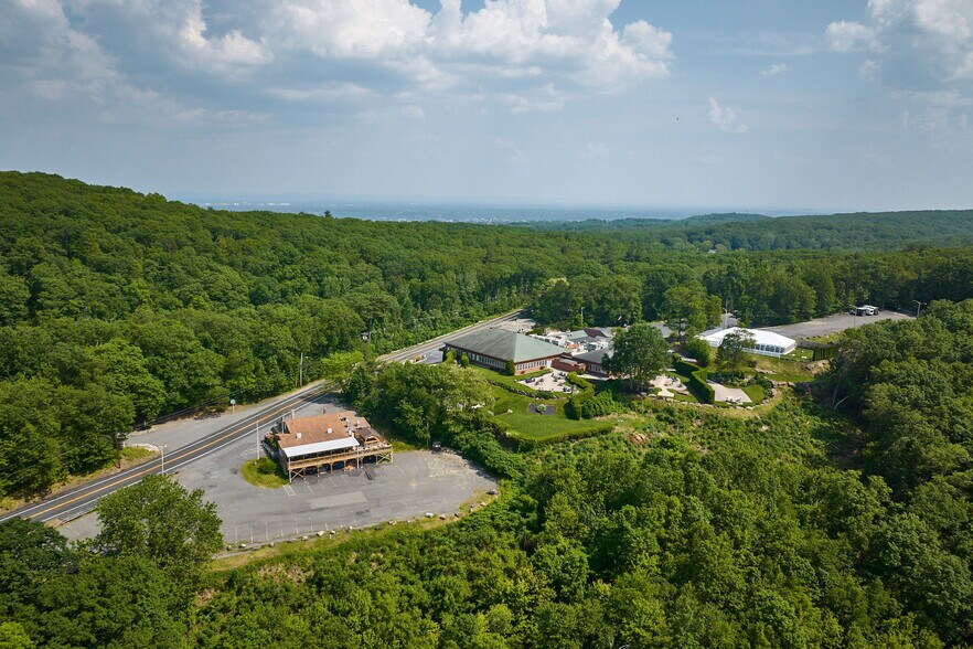 More Photos Of 100 Mountain Rd, Easthampton Restaurant For Sale