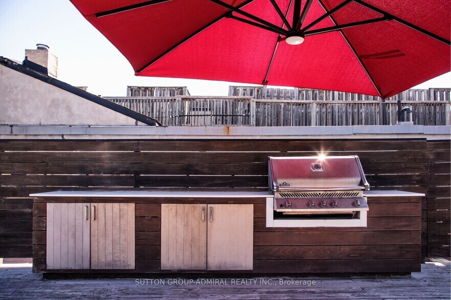 More Photos Of 10 Britain St, Toronto Storefront Retail Office For Lease