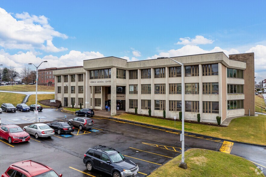 Primary Photo Of 10 Winthrop St, Worcester Medical For Lease