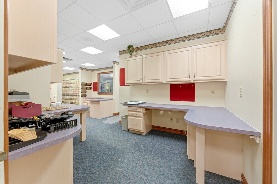 More Photos Of 1703 Locust Ave, Fairmont Medical For Sale