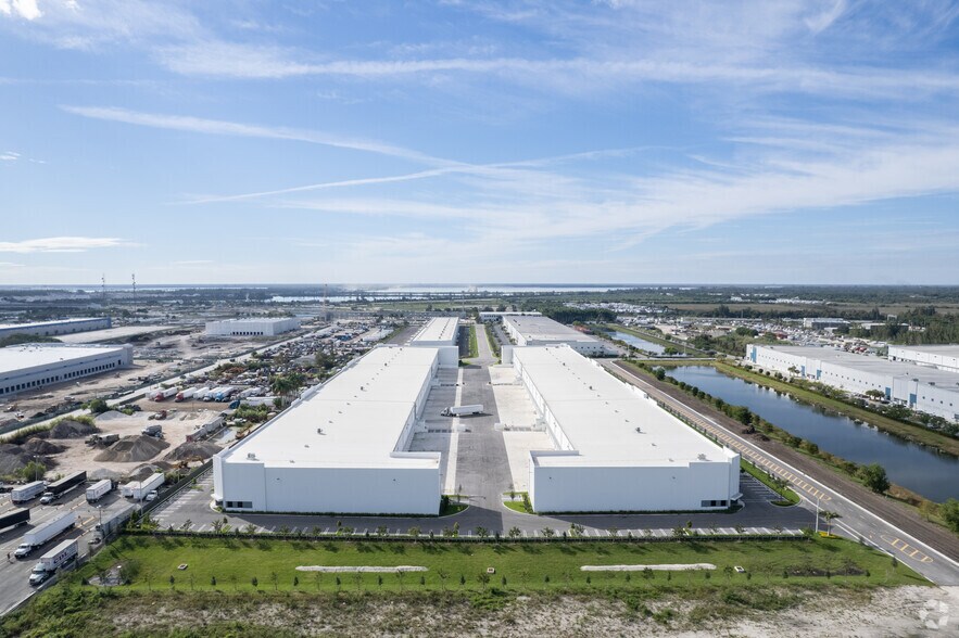 More Photos Of 10702 NW 147 St, Hialeah Gardens Distribution For Lease