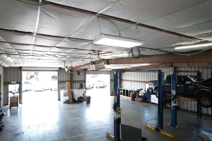 More Photos Of 5401 Gasoline Alley Dr, Bakersfield Service For Lease