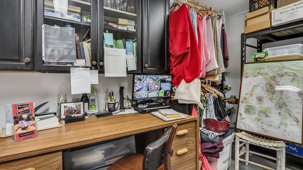 More Photos Of 1114 N Bluebird Rd, Eagle River Bar For Sale