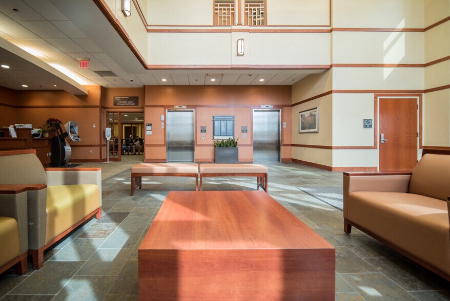 More Photos Of 303 W Lake St, Addison Medical For Lease