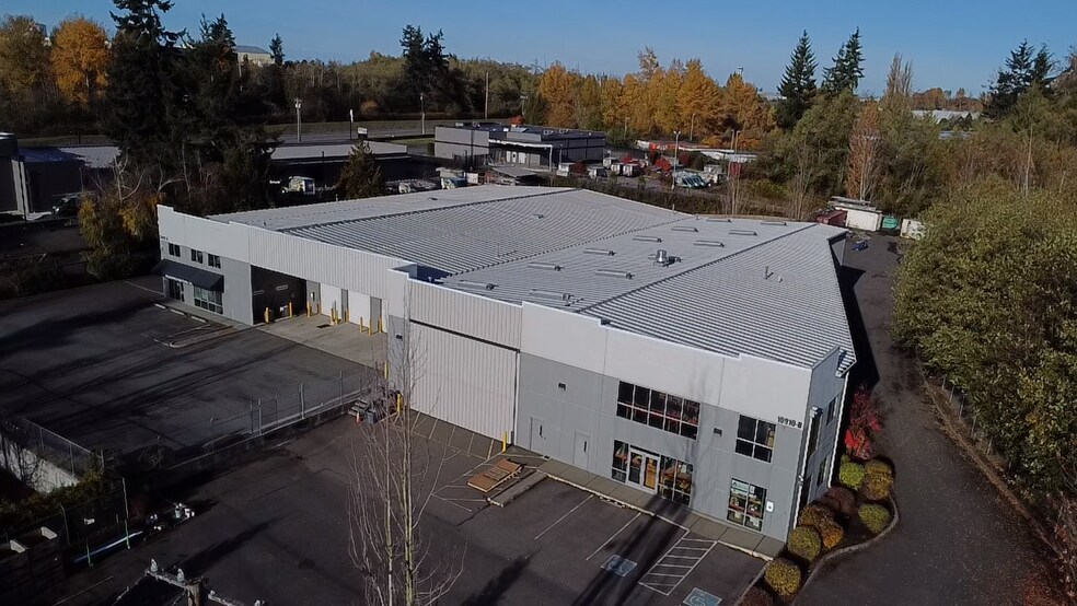 More Photos Of 10910 Holly Dr, Everett Warehouse For Lease