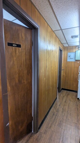 More Photos Of 2940 S WW White Rd, San Antonio Service For Lease