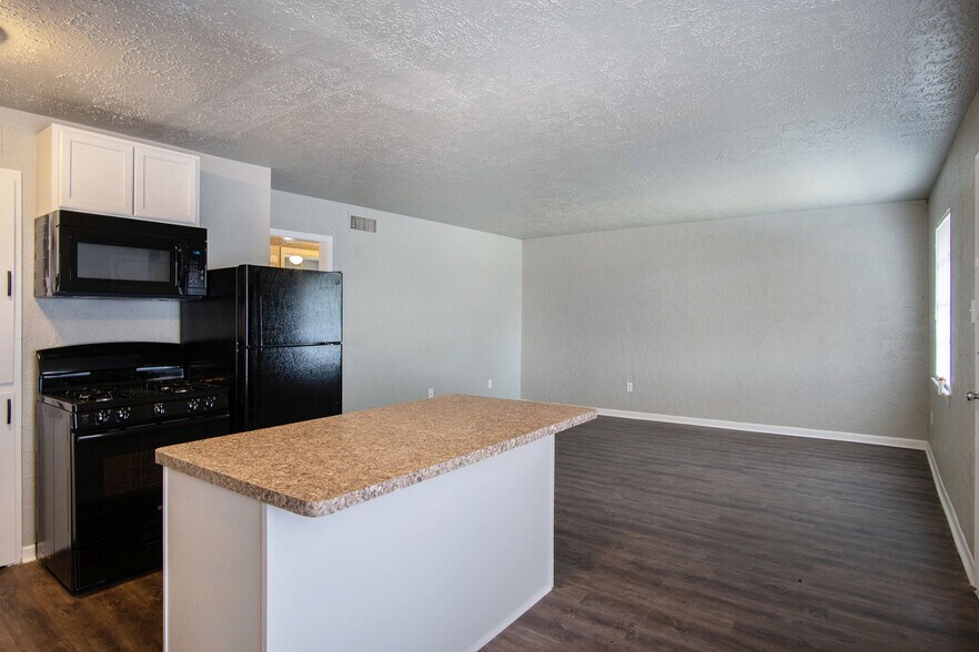 More Photos Of 3300 S College Ave, Bryan Apartments For Sale