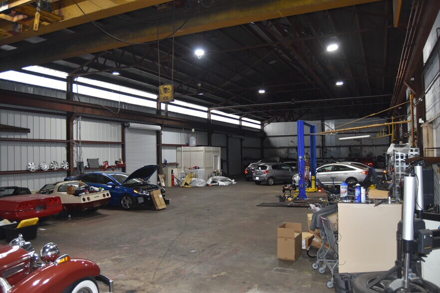 More Photos Of 10 55th St S, Birmingham Manufacturing For Lease