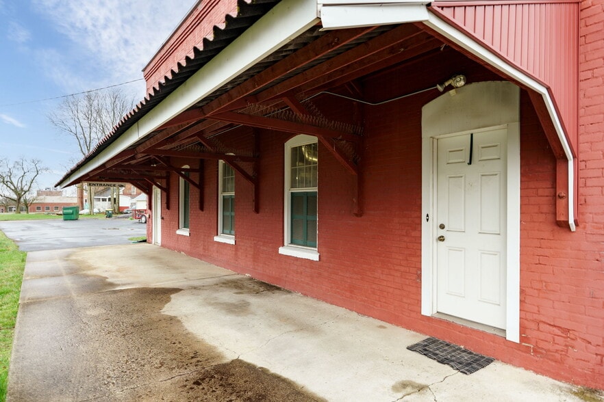 More Photos Of 46 Jefferson St, Brookville Storefront Retail Residential For Sale