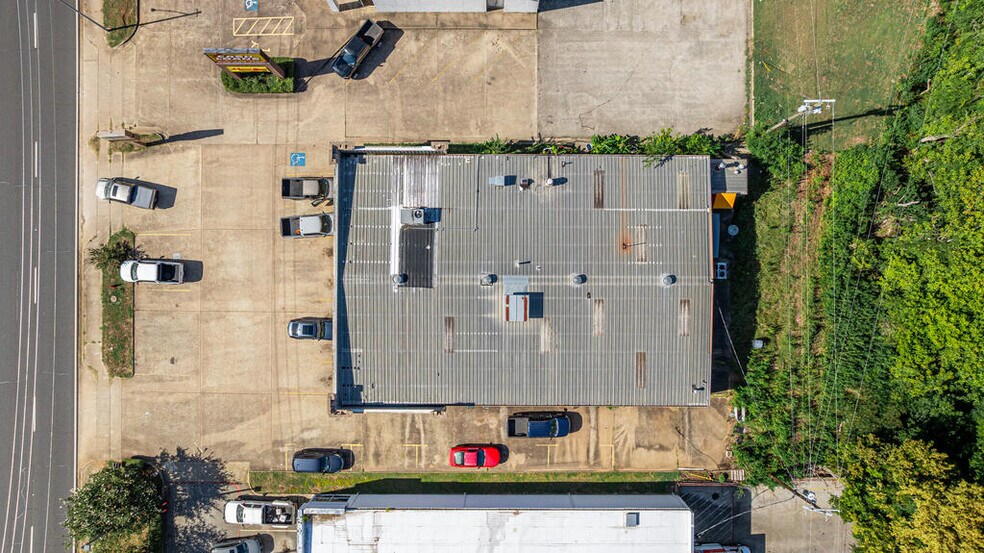 More Photos Of 711 N University Dr, Nacogdoches General Retail For Sale