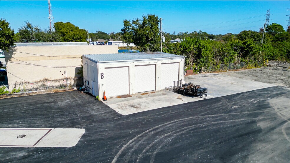 More Photos Of 13755 U.S. Highway 19 N, Clearwater Warehouse For Lease