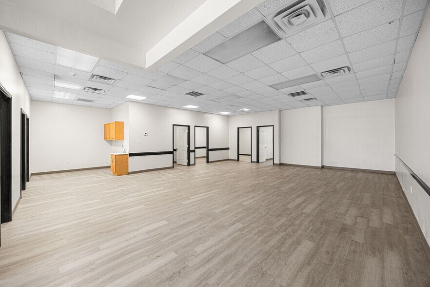 More Photos Of 8777 S Gessner Dr, Houston Freestanding For Lease