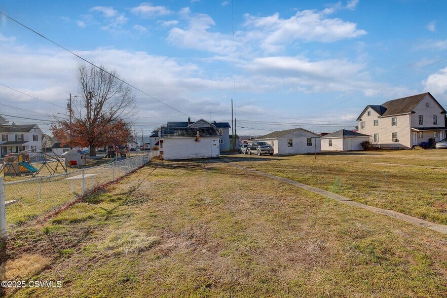 More Photos Of 606 W Main St, Bloomsburg Flex For Sale