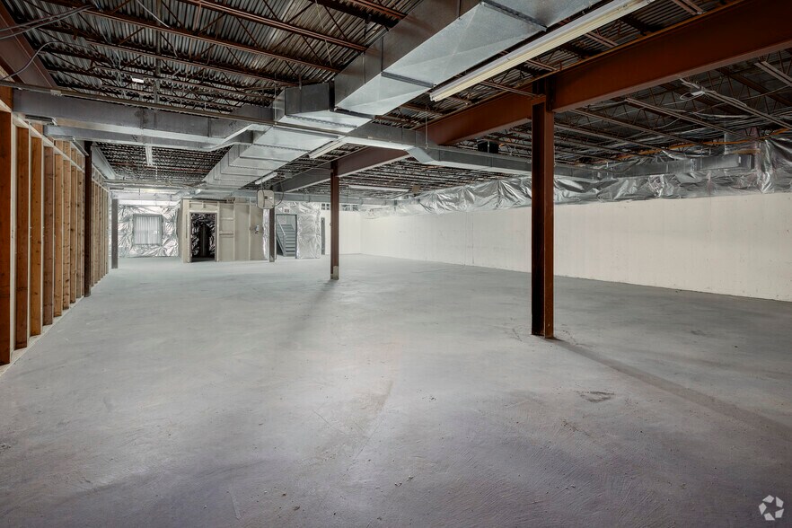 More Photos Of 1701 Financial Loop, Woodbridge Bank For Lease