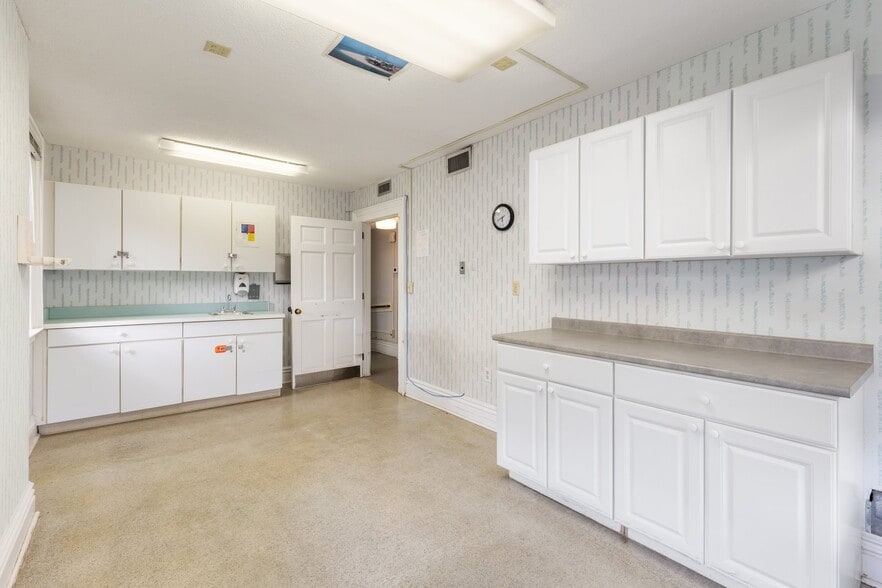 More Photos Of 1 Main St, Hartford Office Residential For Sale