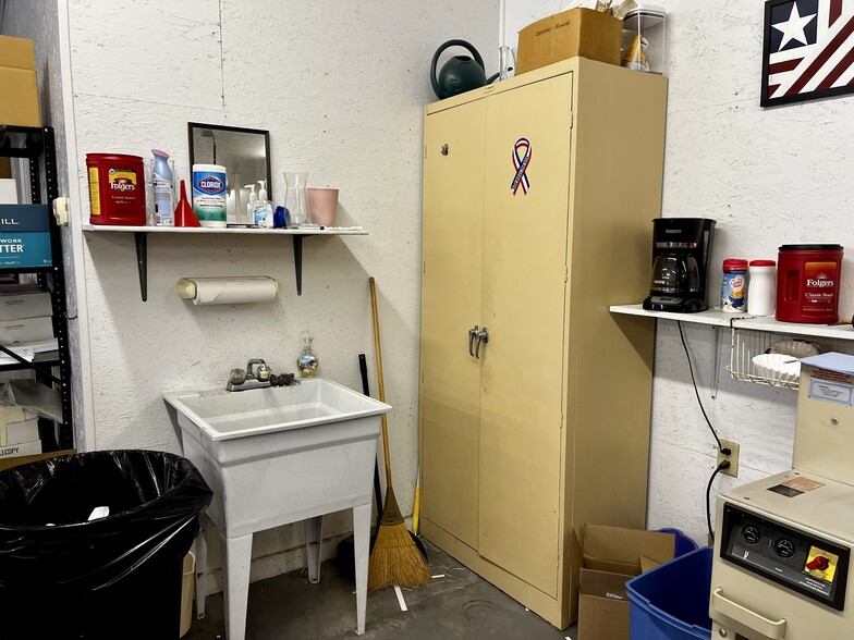 More Photos Of 1120 E Jackson St, Macomb Freestanding For Sale