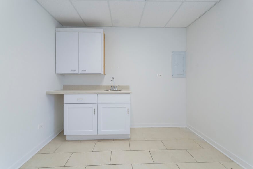 More Photos Of 1835 N 19th Ave, Melrose Park Medical For Lease