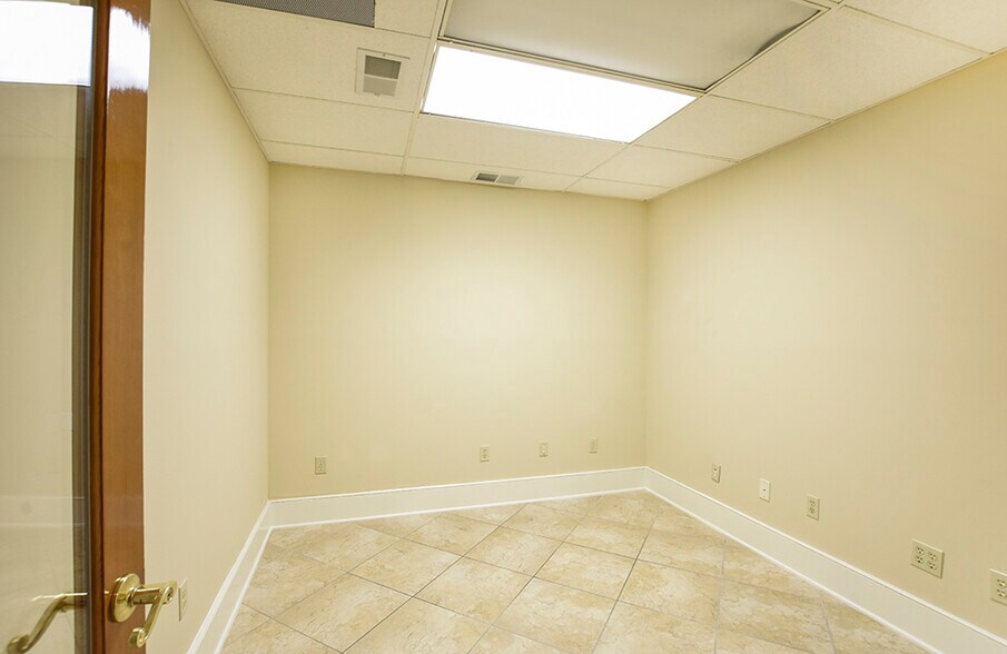 More Photos Of 4641 Fairfield St, Metairie Medical For Lease