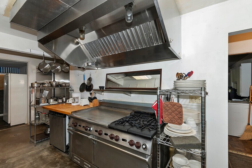 More Photos Of 39167 Rim of the world Dr, Fawnskin Restaurant For Sale