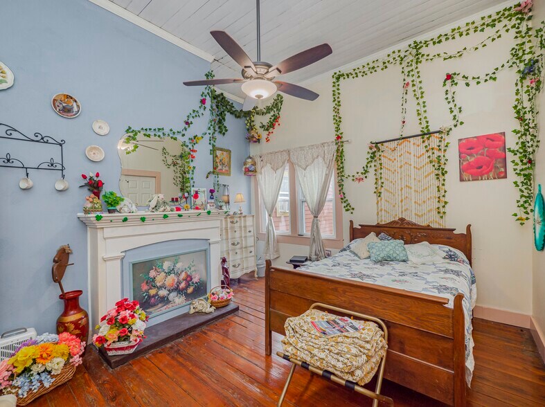 More Photos Of 1307 Wright St, Llano Freestanding For Sale