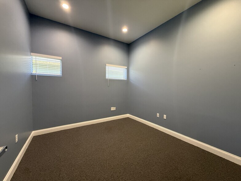 More Photos Of 90 Fox Ridge Ct, DeBary Office For Sale