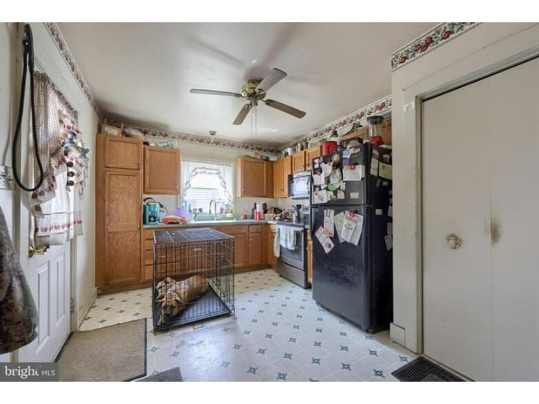 More Photos Of 240 Railroad Ave, Bird In Hand Flex For Sale
