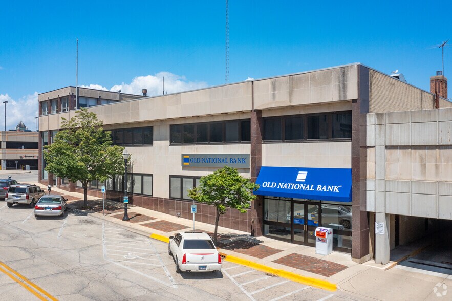 More Photos Of 216 W Madison St, Waukegan Office For Sale