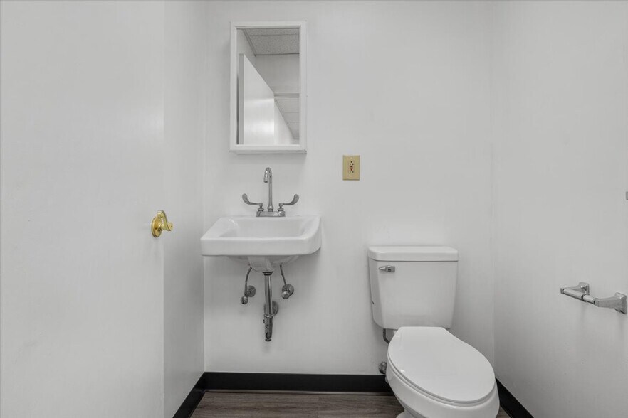 More Photos Of 478 Torrey St, Brockton Medical For Sale