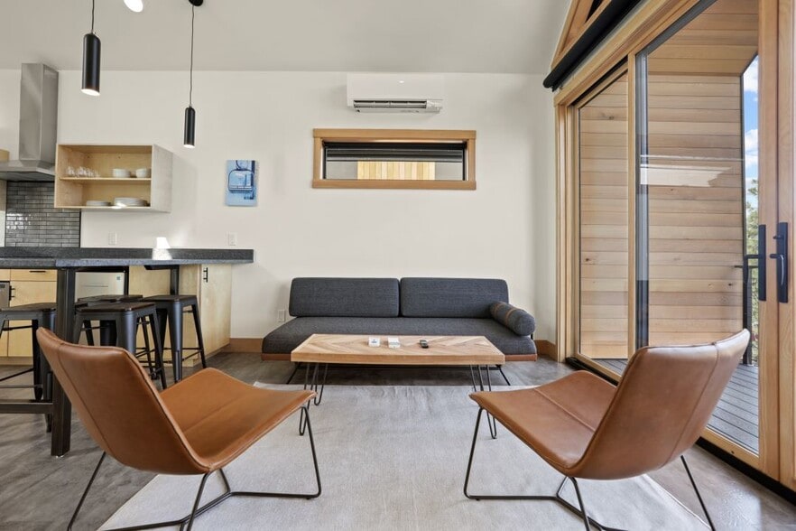 More Photos Of 1103 3rd Ave, Mosier Hotel For Sale