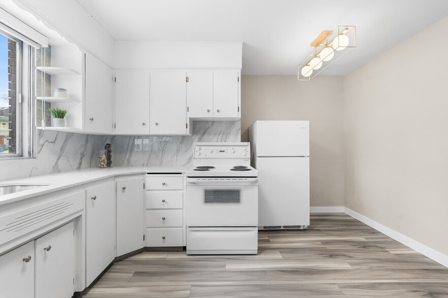 More Photos Of 1624 26 Av SW, Calgary Apartments For Sale