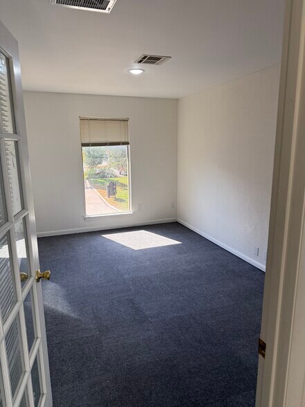 More Photos Of 1011 Meredith Dr, Austin Medical For Sale
