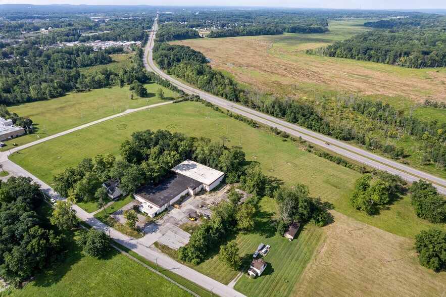 More Photos Of 60 Williams St, Grand River Warehouse For Sale