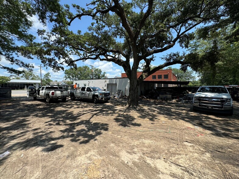 More Photos Of 3821 W Montague Ave, Charleston Flex For Sale