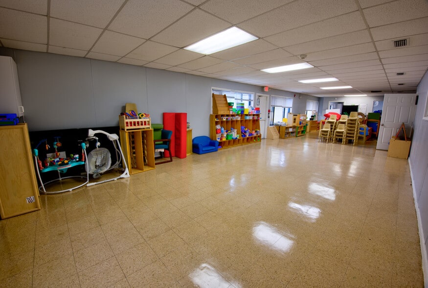 More Photos Of 6902 Lillian Rd, Jacksonville Office For Sale