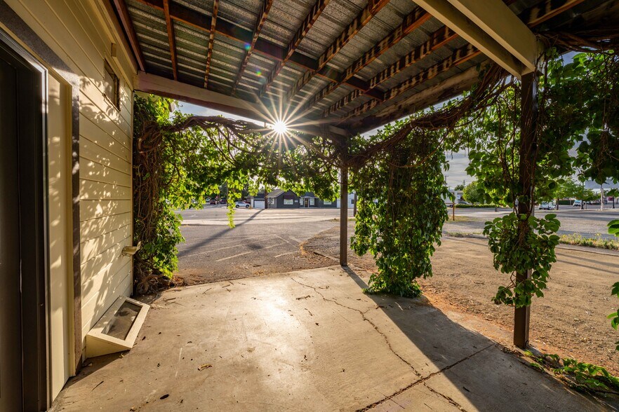 More Photos Of 211 Front St, Central Point General Retail For Sale