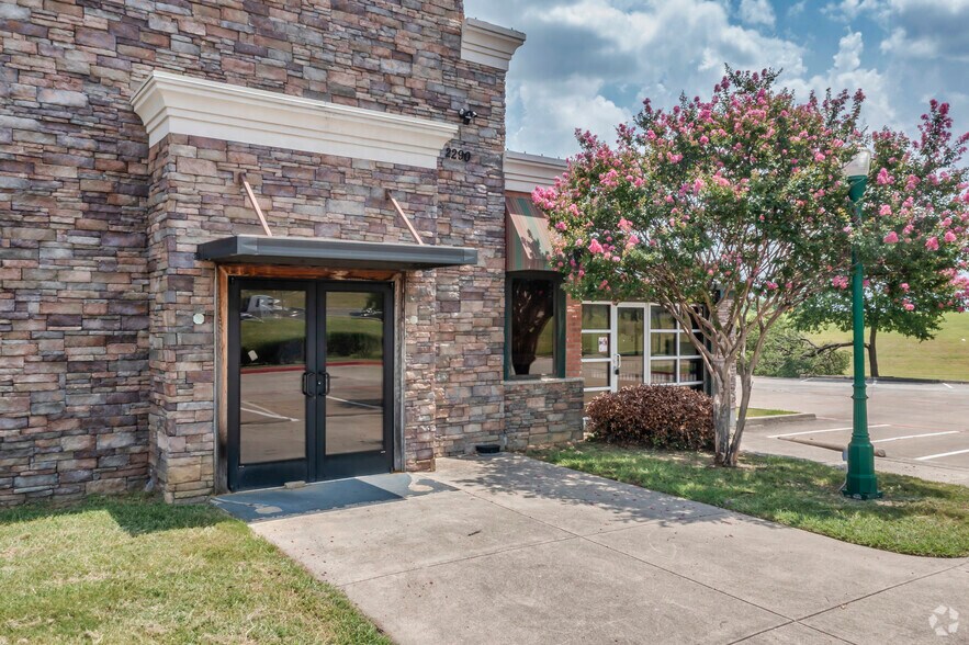More Photos Of 2290 S Stemmons Fwy, Lewisville Restaurant For Lease
