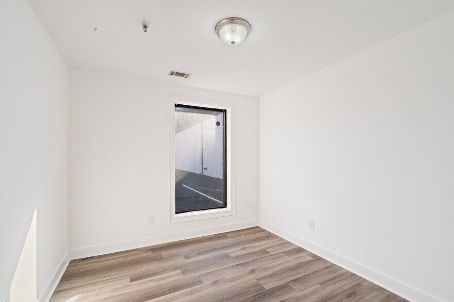 More Photos Of 1511 Commercial Ct, Jonesboro Warehouse For Sale