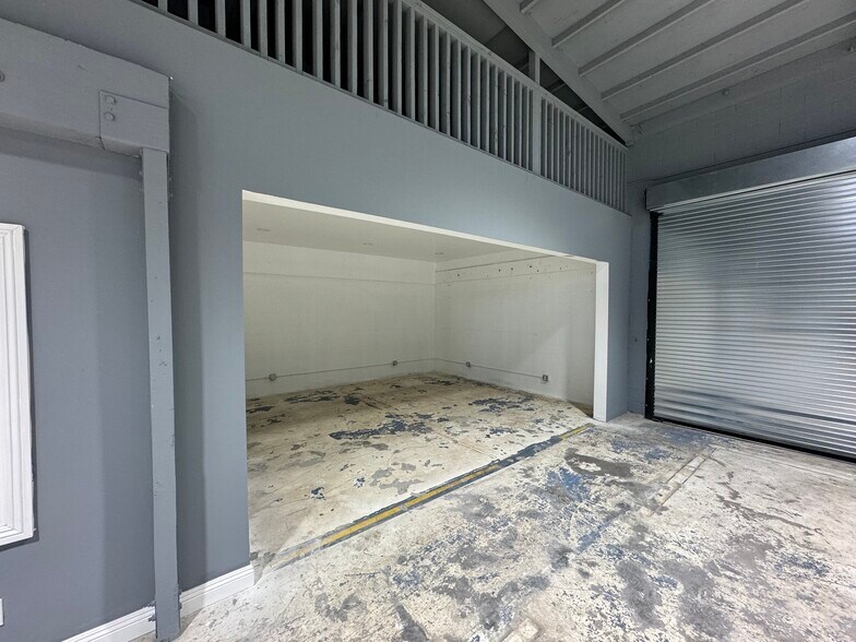 More Photos Of 3231 E 19th St, Signal Hill Warehouse For Lease