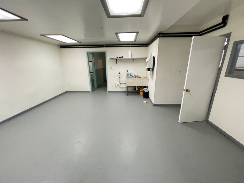 More Photos Of 6190 N Riverview Dr, Kalamazoo Warehouse For Sale