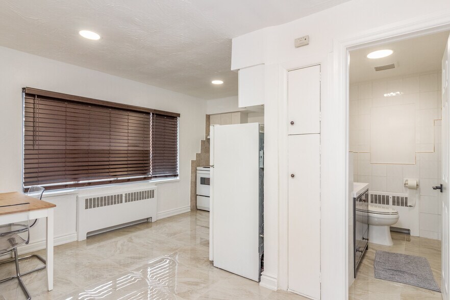 More Photos Of 2709 Lake Shore Dr, Toronto Apartments For Sale