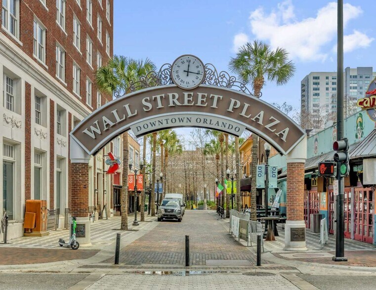 More Photos Of 25 Wall St, Orlando Bar For Lease