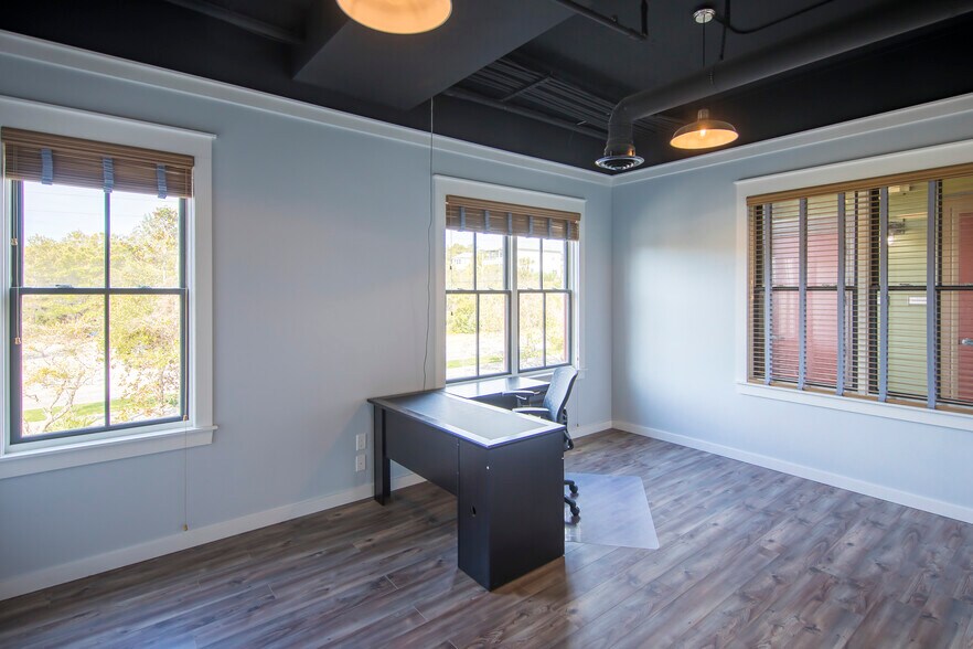 More Photos Of 2050 W County Highway 30A, Santa Rosa Beach Loft Creative Space For Sale