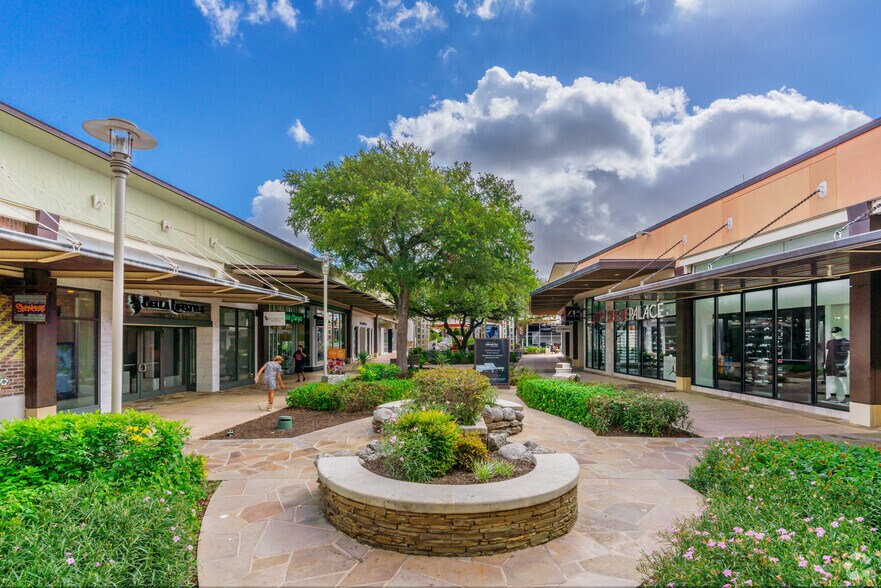 More Photos Of 15900 La Cantera Pky, San Antonio Unknown For Lease
