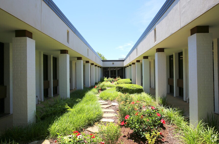 More Photos Of 2700 Tibbets Dr, Bedford Medical For Lease