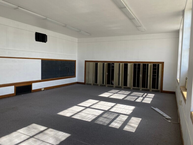 More Photos Of 719 S Fayette St, Washington Court House Flex For Sale