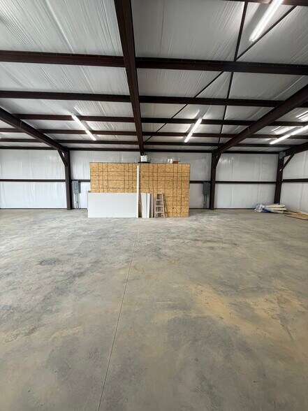 More Photos Of 4781 AR-319, Austin Flex For Lease