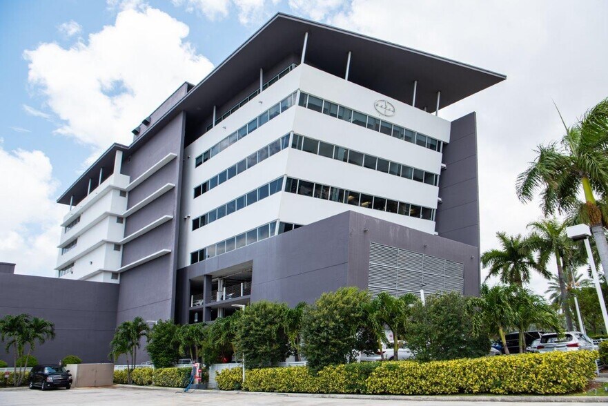 More Photos Of 7480 Bird Rd, Miami Office Residential For Lease
